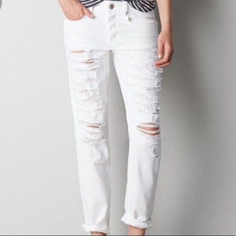 American Eagle Tomgirl Distressed Jeans NWT